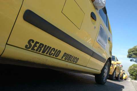 Investigarán a taxista que cobró $440.000 a extranjeros por un viaje