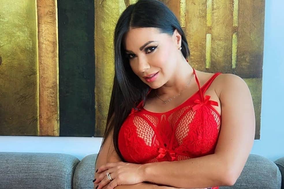 Esperanza Gómez regala becas a jóvenes de Colombia