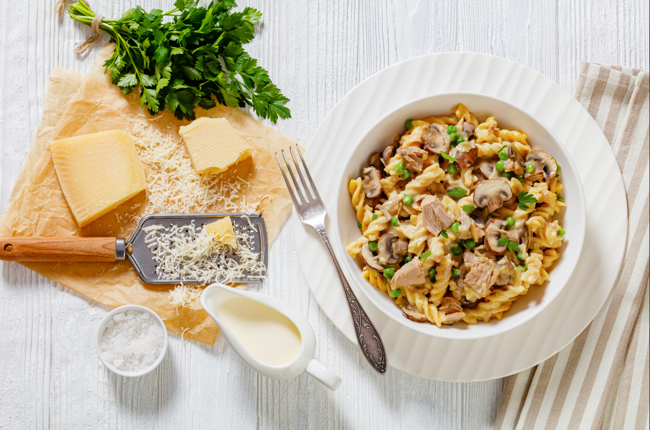 Pasta con vegetales y tocineta