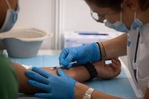 Las deudas de la vacunación contra el covid-19 en poblaciones afro e indígena