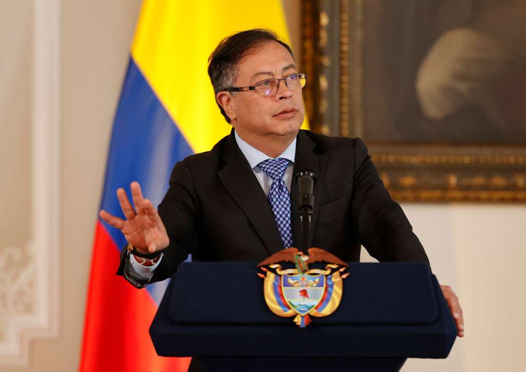 BOG400 BOGOTÁ (COLOMBIA), 03/10/2022.- El presidente de Colombia Gustavo Petro participa en una rueda de prensa junto al secretario de Estado de Estados Unidos, Antony Blinken (fuera de cuadro), hoy en la Casa de Nariño en Bogotá (Colombia). EFE/ Mauricio Dueñas Castañeda