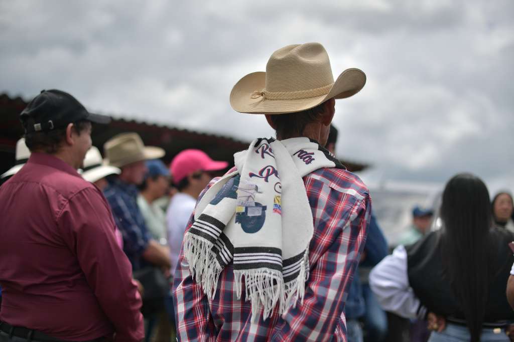 En Simijaca, Cundinamarca, se realizó la entrega simbólica de casi 50 hectáreas de tierra a la presidenta de Anzorc, Elda Ramírez, por parte de José Daniel Rojas, presidente de la Sociedad de Activos Especiales (SAE). La hacienda Granada, pertenecía a alias “Pedro Orejas” y fue administrada por el general (r) Rodolfo Palomino.