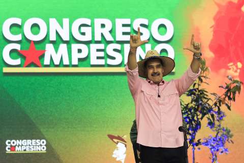 Maduro liberó presos políticos en negociaciones con EE. UU., que deportó migrantes