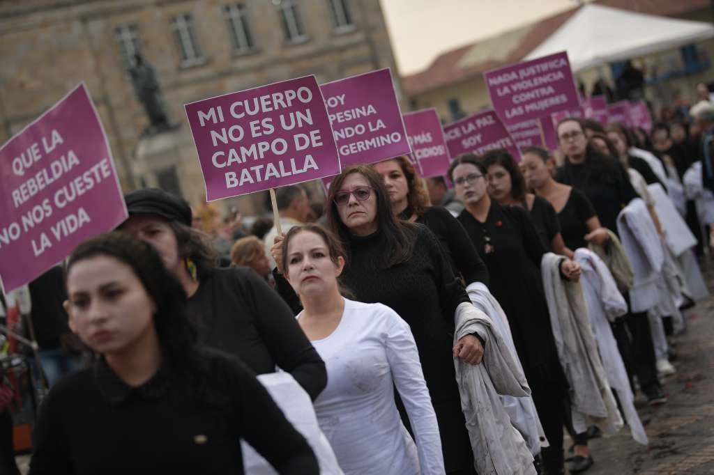 Plantón por los líderes Sociales Asesinados, desaparecidos y en apoyo a las mujeres.