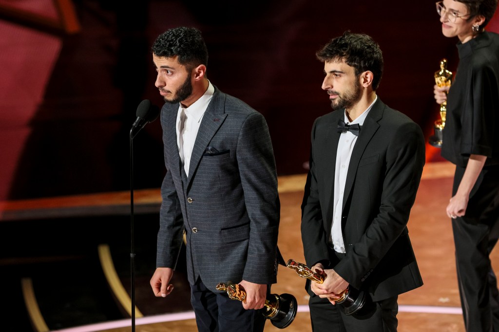 LOS ANGELES (United States), 03/03/2025.- Basel Adra (L) and Yuval Abraham (R) accept the Oscar for Best Documentary Feature Film for ‘No Other Land’ during the 97th annual Academy Awards ceremony at the Dolby Theatre in the Hollywood neighborhood of Los Angeles, California, USA, 02 March 2025. (Basilea) EFE/EPA/ALLISON DINNER