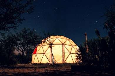 Hoteles bajo las estrellas, Airbnb