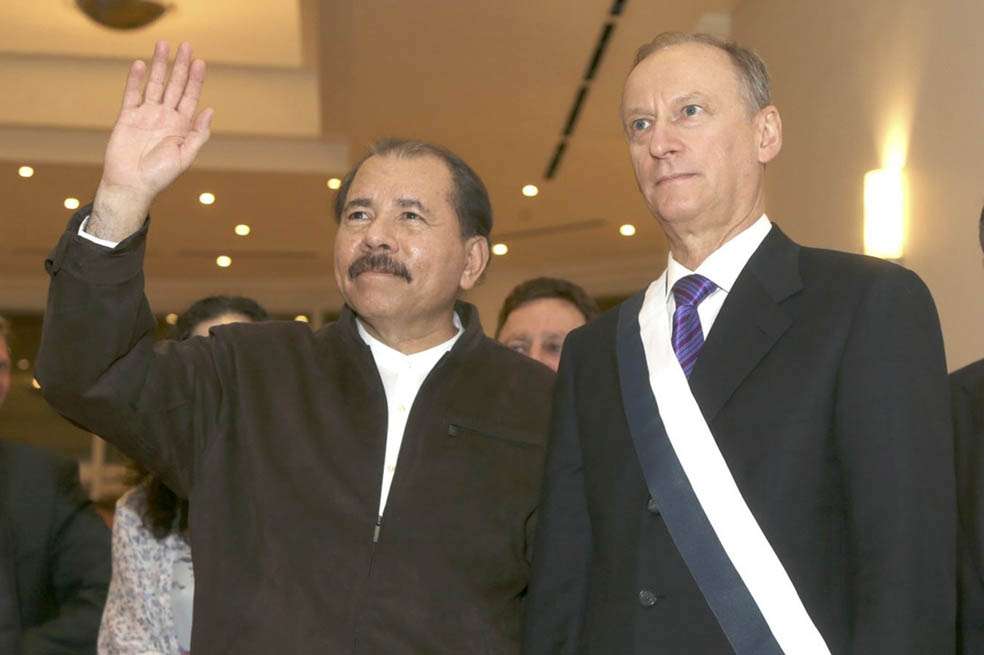 El presidente de Nicaragua, Daniel Ortega (izq.), junto al secretario del Consejo de Seguridad de Rusia, Nikolai Patrushev, en Managua, esta semana. / EFE