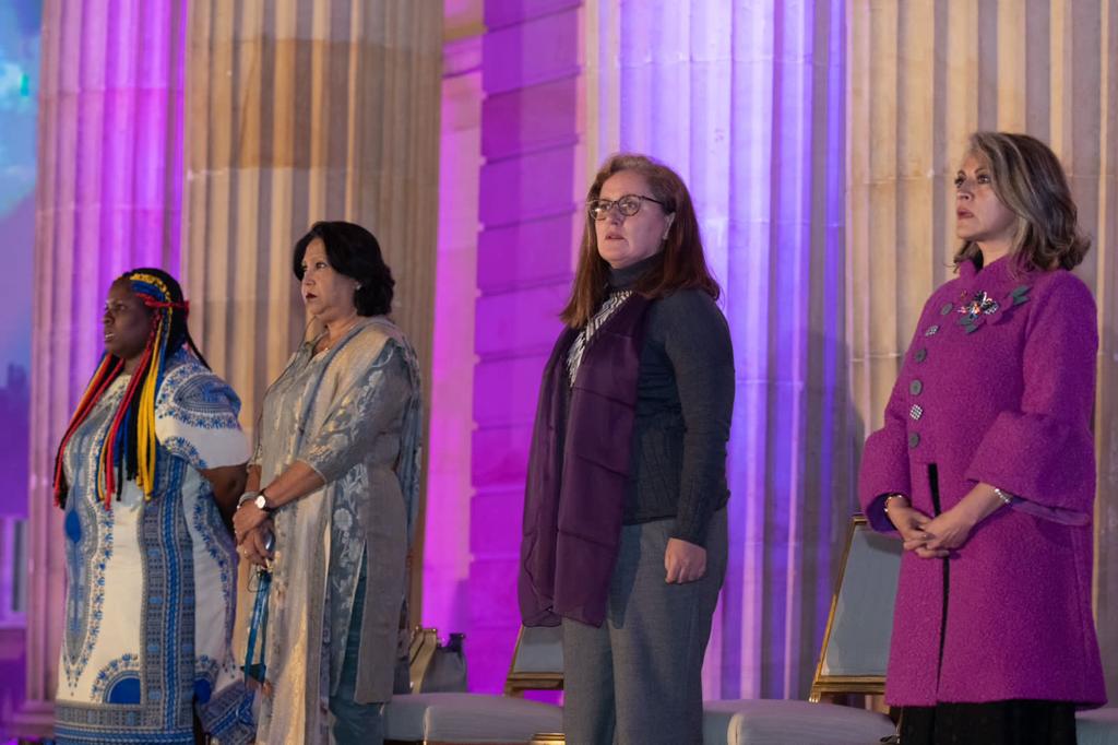 De izquierda a derecha: Yolanda Perea, lideresa y víctima de violencia sexual; Pramila Patten, representante especial de la ONU sobre violencia sexual en los conflictos; Eva Ferrer, consejera presidencial para la Reconciliación Nacional; y Jineth Bedoya, periodista y activista en temas de violencia de género.