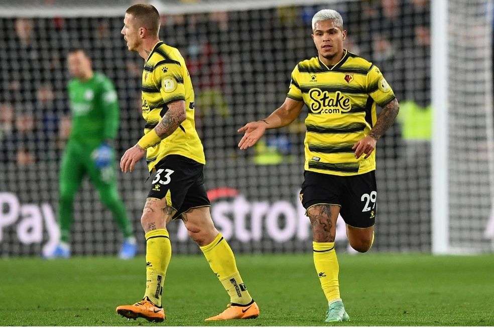 Juan Camilo 'el cucho' Hernández tras anotar un gol con Watford.