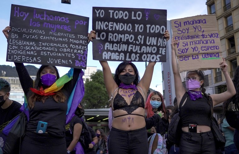 Los carteles también fueron protagonistas en la marcha del 8M
