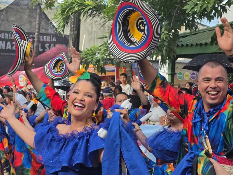 Como mención especial, si está pensando en visitar Córdoba, vale la pena tener en el radar la Feria Nacional de la Ganadería, una de las celebraciones más importantes del departamento y una excelente excusa para descubrir la región. Realizada cada año a mediados de junio, esta tradición reúne cultura, gastronomía, música y actividades ganaderas que convierten a Montería en uno de los principales puntos de encuentro del país.