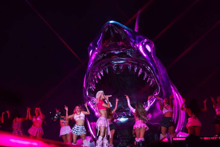 Fotos y videos: Karol G arrasa en Medellín con su primer concierto