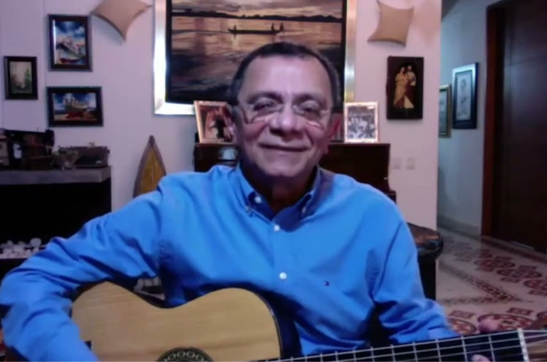 Fernando Meneses Romero y sus “momentos de amor”