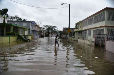 "Tormenta del siglo" deja "extensa" devastación y un muerto en Puerto Rico