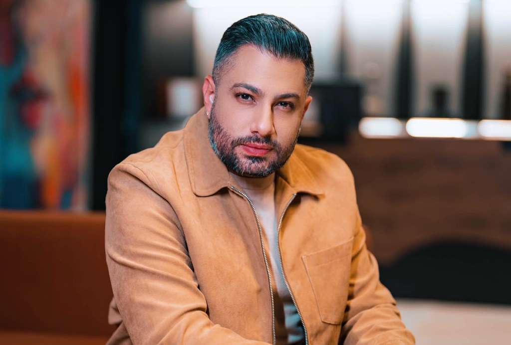 El cantante habló de la pérdida de su esposa, Laura Muñoz, quien falleció en 2018, pocos días después de dar a luz a su hijo Valentino. Ocho años después, el artista se refirió a la manera en que reconstruyó su vida, manteniendo su carrera musical en ascenso y asumiendo la paternidad sin la presencia física de su amor eterno.