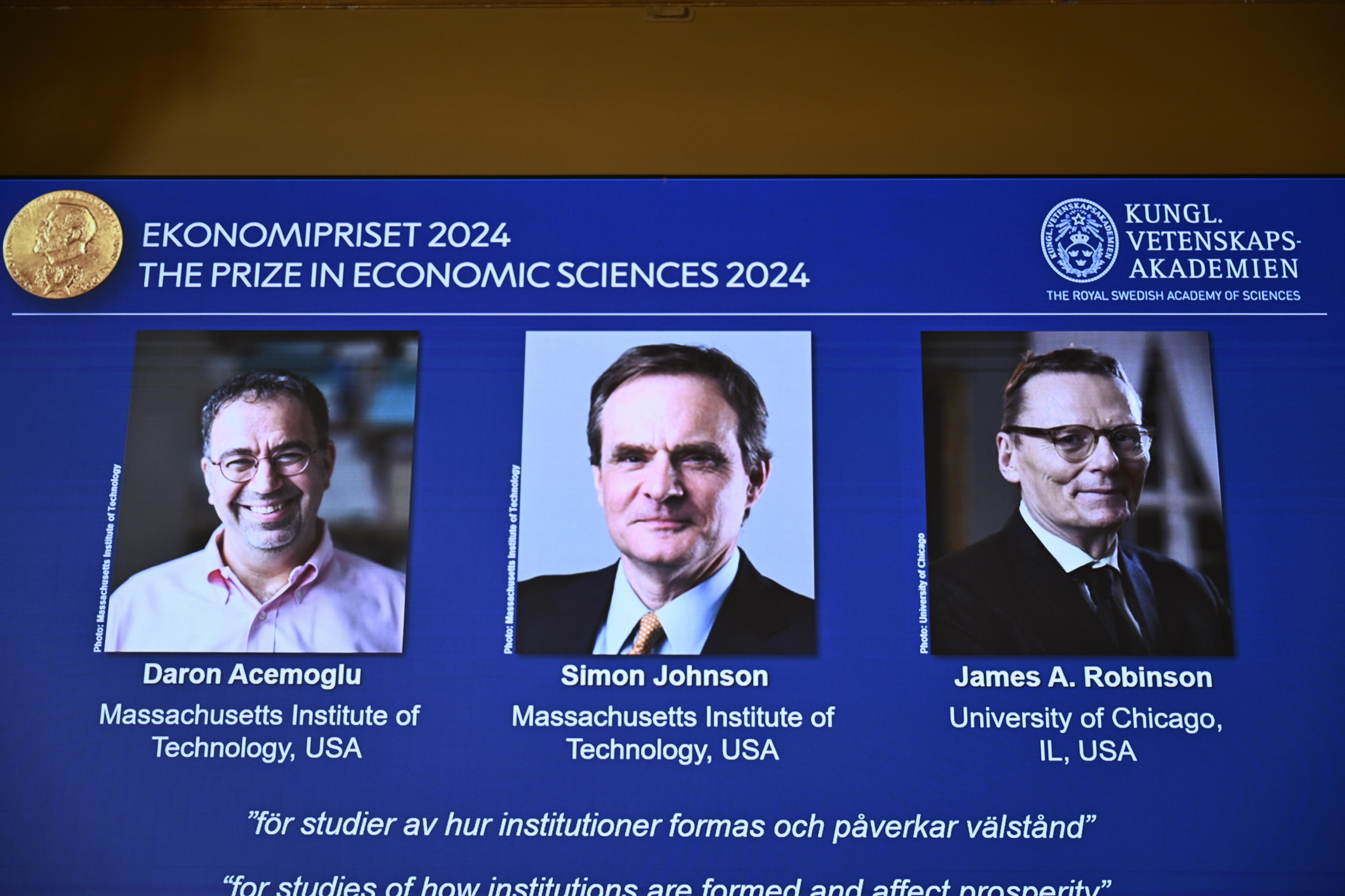 Stockholm (Sweden), 14/10/2024.- Tthe Nobel assembly at the Swedish Riksbank announces the Swedish Riksbank's prize in economic science in memory of Alfred Nobel 2024, which goes to Daron Acemoglu, Simon Johnson and James A Robinson, during a press meeting at the Royal Swedish Academy of Sciences in Stockholm, Sweden, 14 October 2024. (Suecia, Estocolmo) EFE/EPA/Christine Olsson/TT SWEDEN OUT