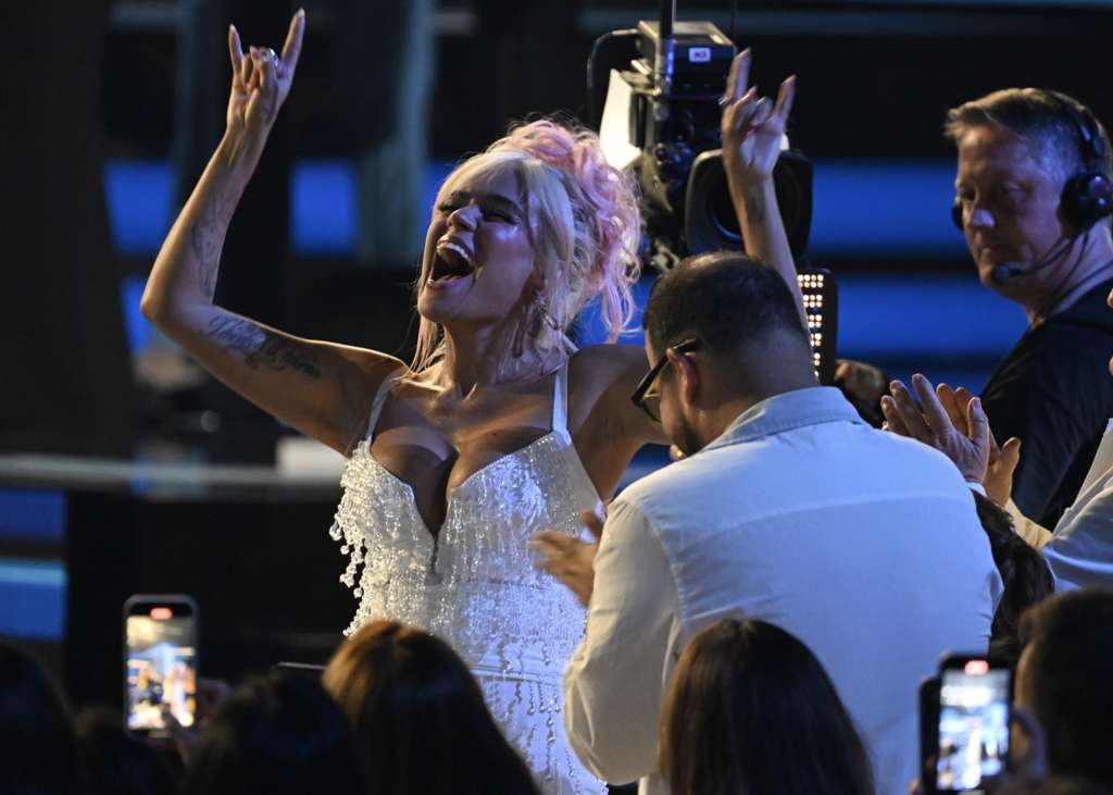 Karol G recibió el premio Top Latin Álbum del Año, por 'Mañana será bonito'.