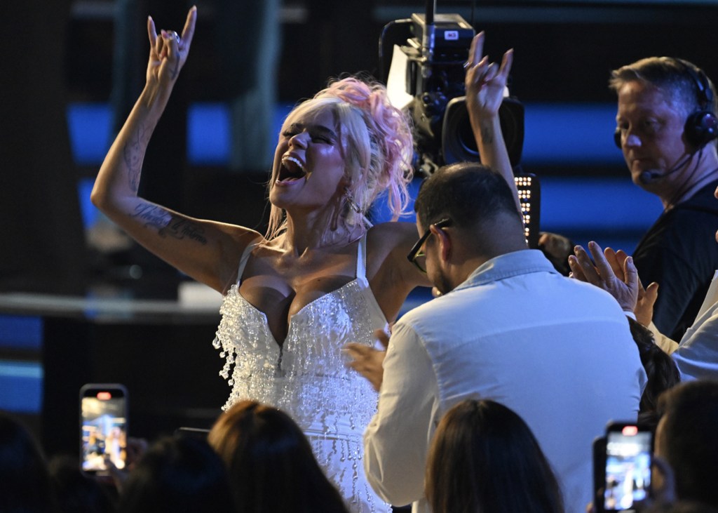 Karol G recibió el premio Top Latin Álbum del Año, por 'Mañana será bonito'.