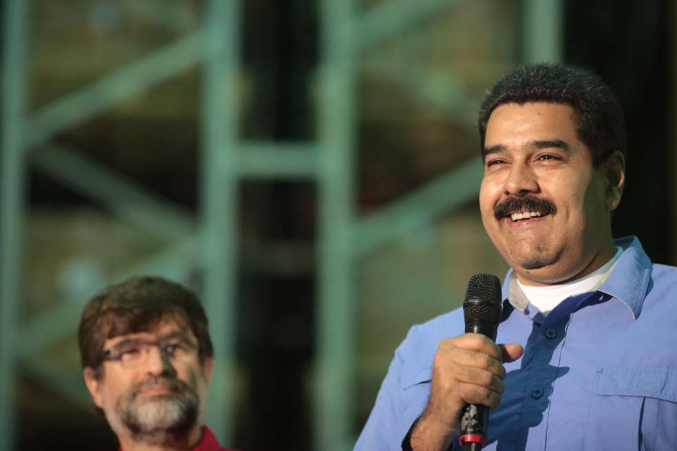 El presidente Nicolás Maduro y su ministro de Salud, Francisco Armada, durante un acto de gobierno.