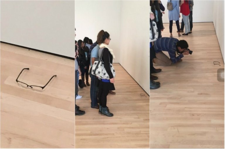 Visitantes de un museo confundieron unas gafas con una obra de arte