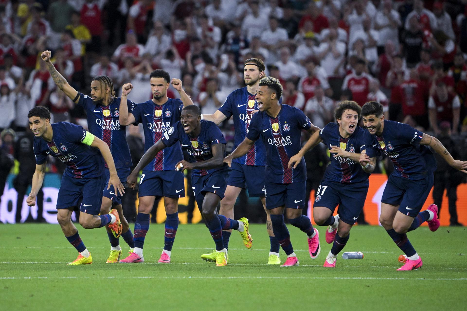 BUDAPEST (Hungary), 30/05/2026.- Players of PSG celebrate after winning the penalty shoot-out of the UEFA Champions League final between Paris Saint-Germain and Arsenal in Puskas Arena in Budapest, Hungary, 30 May 2026. (Liga de Campeones, Hungría) EFE/EPA/Zsolt Szigetvary HUNGARY OUT