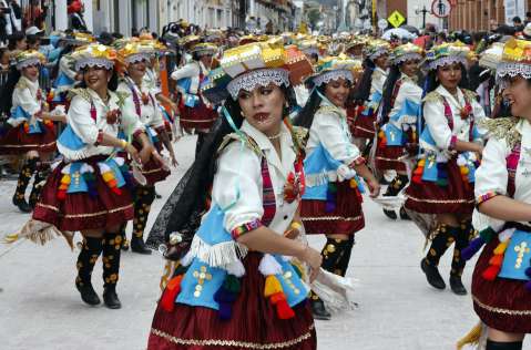 Con un colorido desfile, la ciudad de Pasto canta a la tierra en su carnaval
