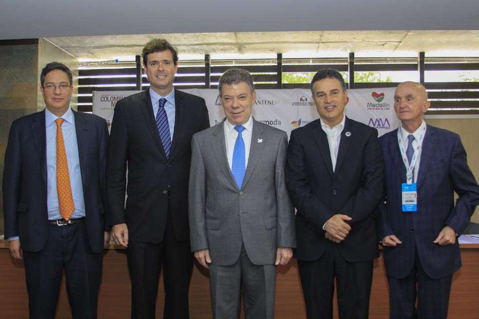Santiago Rojas, Carlos Eduardo Botero, Juan Manuel Santos, Aníbal Gaviria y Guillermo Valencia, en Medellín. / Cortesía