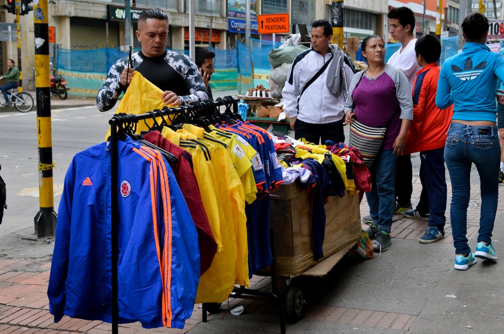 ¿Comprar ropa pirata es un acto de corrupción?