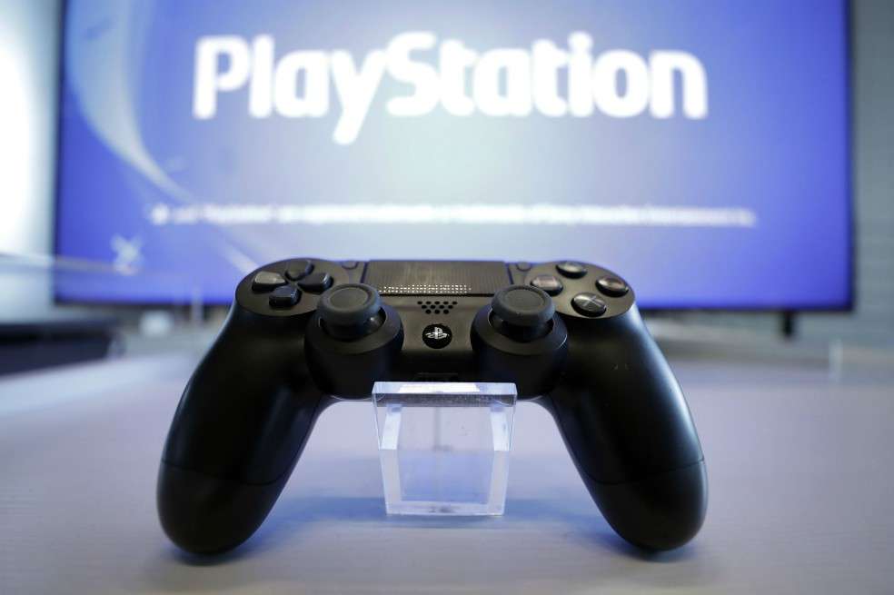 El Dual Shock 4 de la PlayStation 4 con sus icónicos botones, característicos de todas las consolas domésticas de Sony desde 1994.