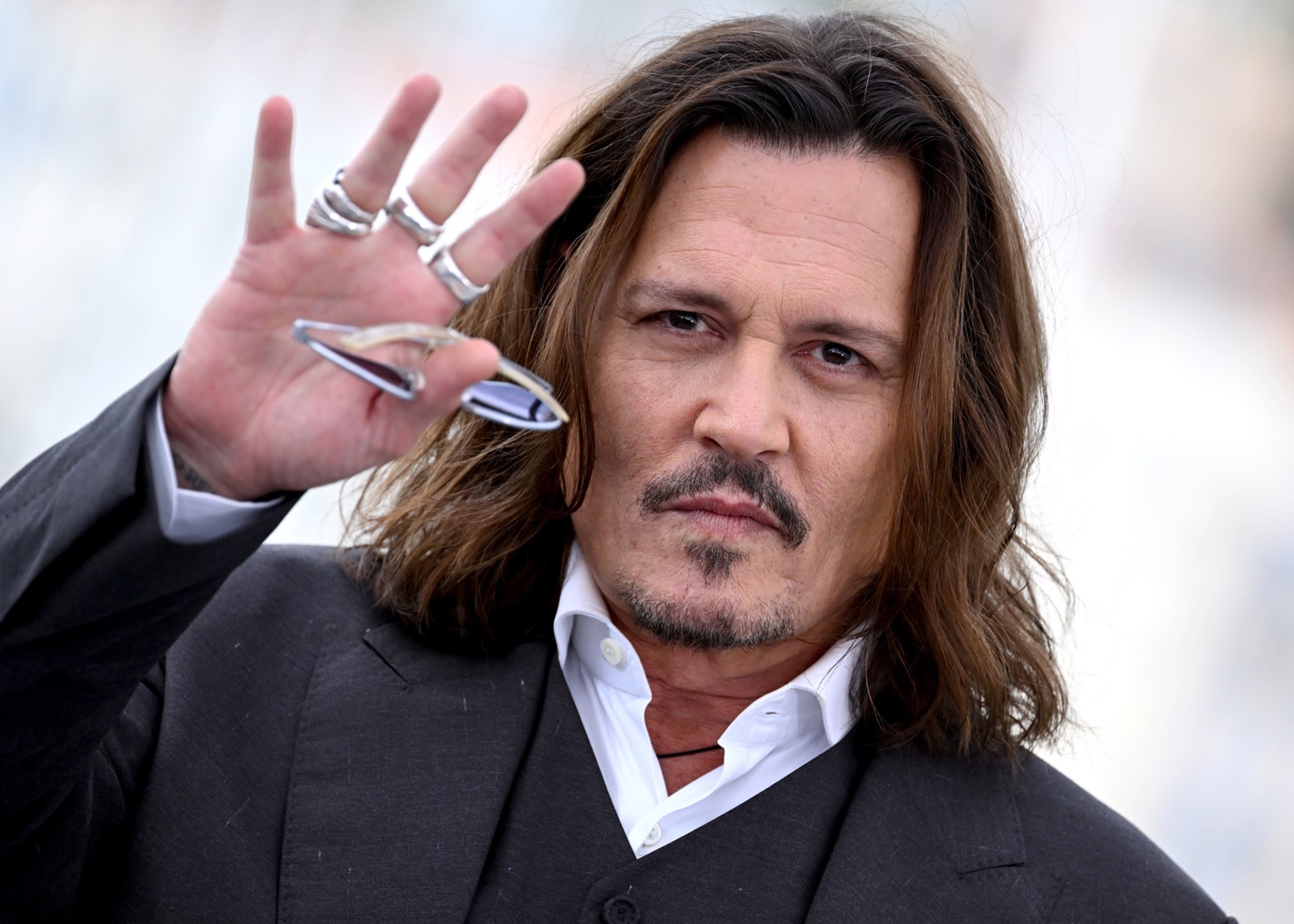 Sin dar una versión oficial del suceso, Johnny Depp se fue a descansar a Saint Tropez.