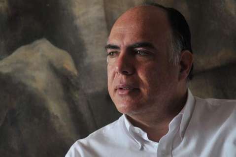 “No veo otra salida a la crisis que reabrir la frontera”: exembajador José Bautista