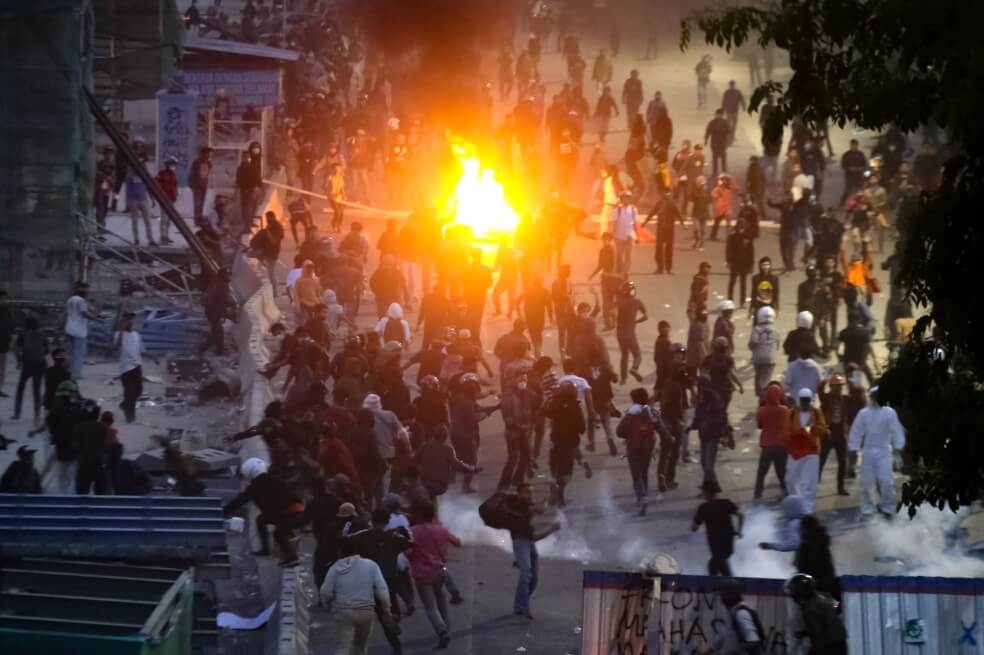 Las manifestaciones se han presentado durante toda la semana en Indonesia. / AFP