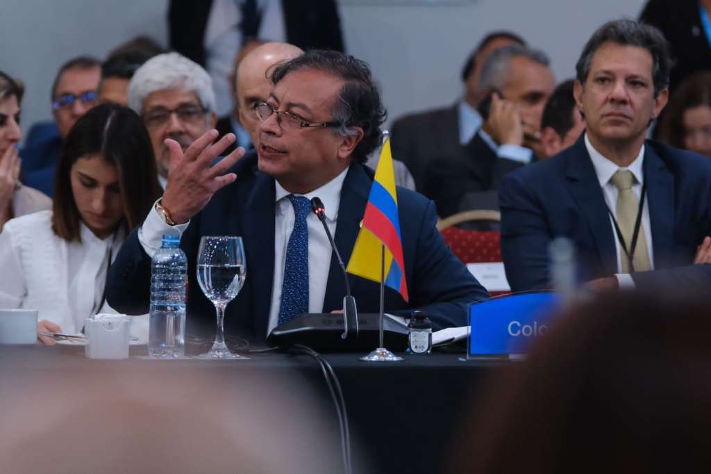 "En nuestras manos manos está una de las posibilidades de vida de la humanidad", le dijo Petro a sus homólogos de América Latina.