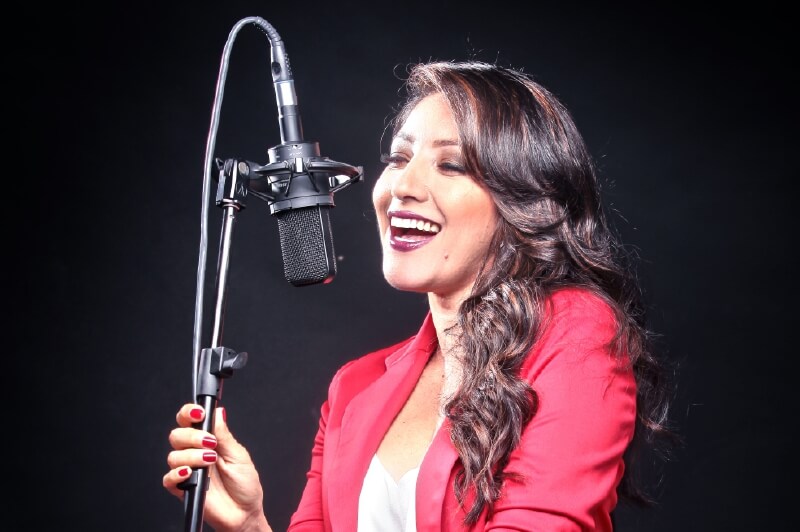 Vivi Lazar empezó su carrera artística con la orquesta Son de la Loma y ya tiene su próximo sencillo listo. / Cortesía