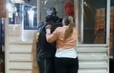 Mujer en aparente estado de embriaguez golpeó e insultó a vigilantes en el sur de Bogotá