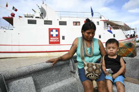 Un hospital flotante desafía las aguas turbulentas del litoral Pacífico colombiano