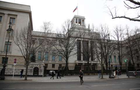 Murió un supuesto espía del Kremlin tras caer desde la Embajada rusa en Berlín