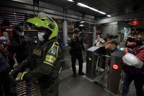 Capturan a cuatro sujetos, por agredir a mujeres en Transmilenio
