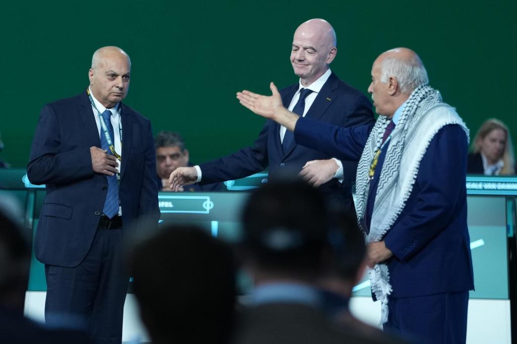 Vergonzoso momento de Infantino en congreso de FIFA: intentó mediar entre Israel y Palestina