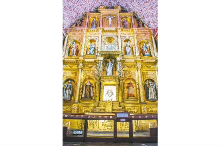 “Hijas del agua”: la mirada ancestral en un recinto colonial