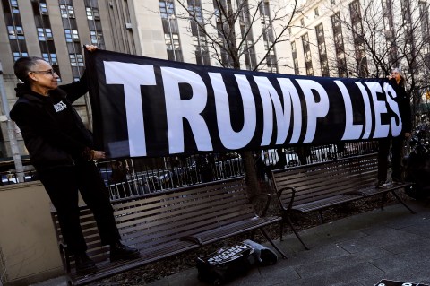 Jurado en Nueva York aplaza decisión sobre cargos contra Donald Trump