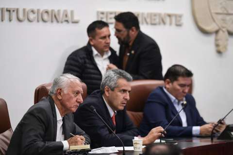 Exministros y organizaciones médicas hablan de sus reparos a la reforma a la salud