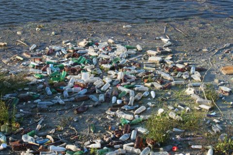 Plástico en los ríos, uno de los mayores contaminantes de océanos