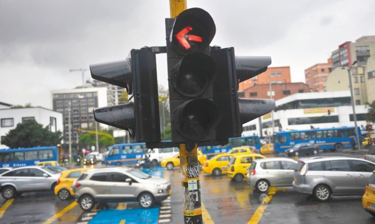 Pese a denuncias, Distrito seguirá adelante con la renovación de semáforos