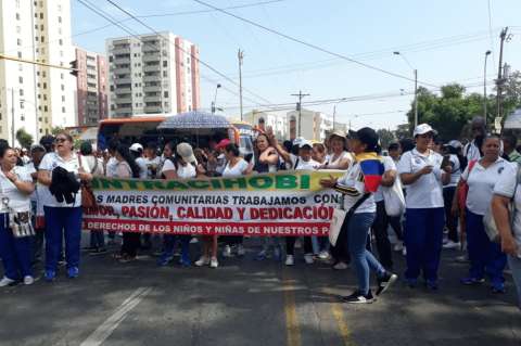 Madres comunitarias y docentes del ICBF, en ascuas por retrasos de contratación
