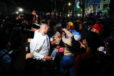 Cacerolazo en Caracas tras primer boletín del CNE sobre elecciones en Venezuela
