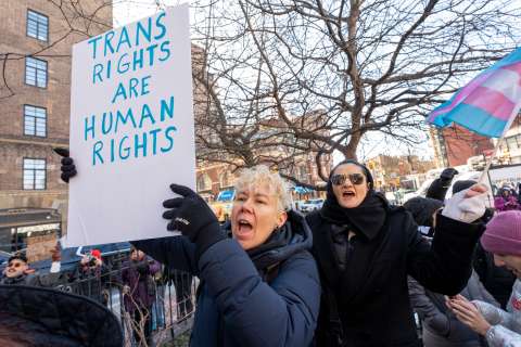 Derechos migratorios que las personas trans deben conocer antes de viajar a EE.UU.