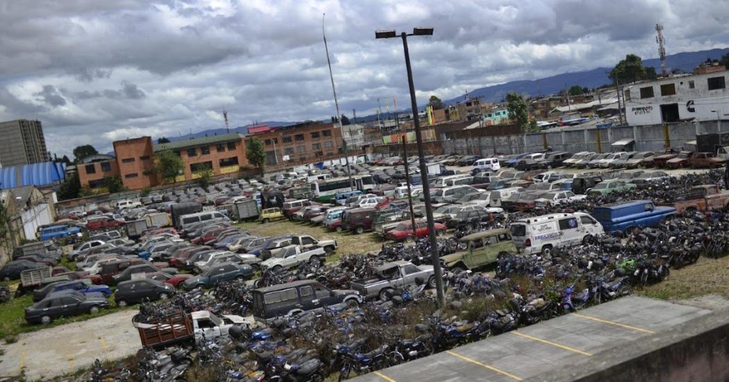 Vehículos inmovilizados en los patios.