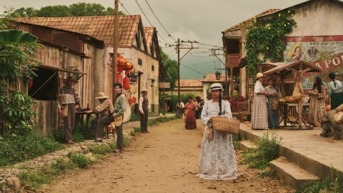 Así ha cambiado Macondo de la primera a la segunda temporada de “Cien años de soledad”