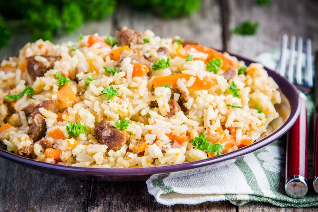 Arroz de chicharrón con pollo